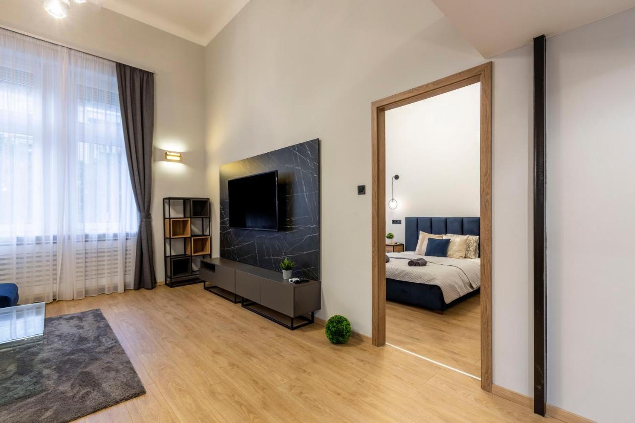 Exclusive New York Residence In The Heart Of Boedapest Buitenkant foto