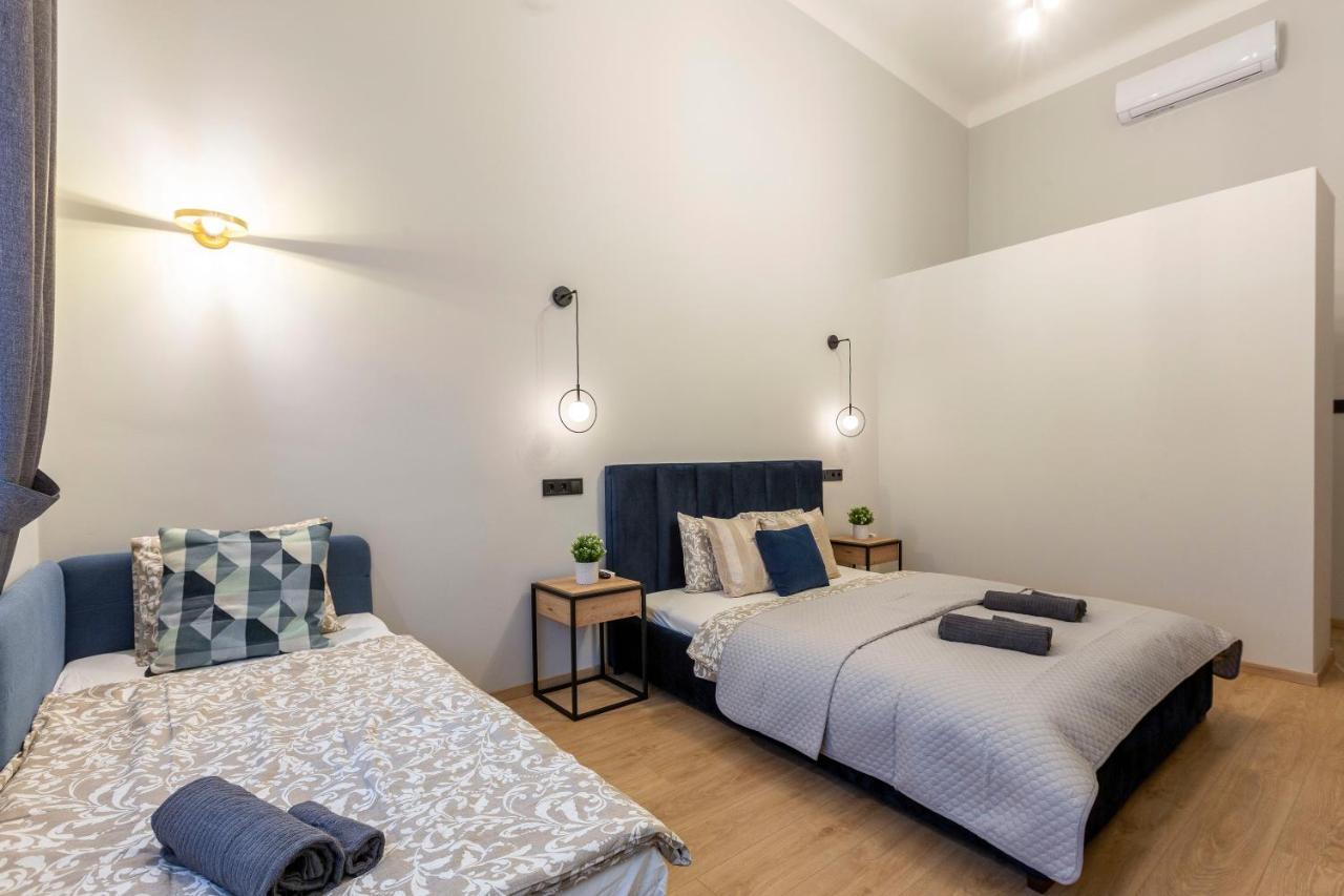 Exclusive New York Residence In The Heart Of Boedapest Buitenkant foto