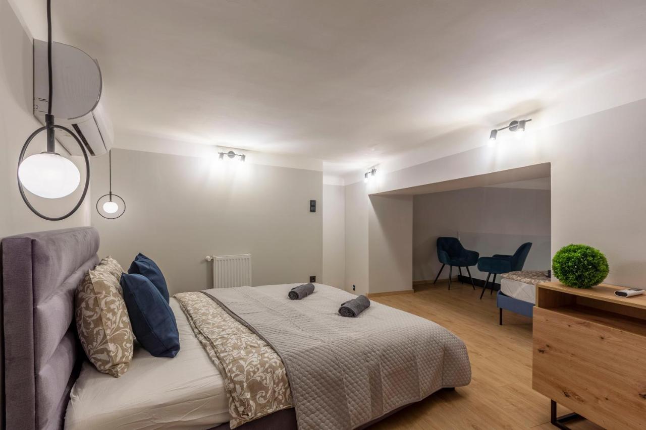 Exclusive New York Residence In The Heart Of Boedapest Buitenkant foto
